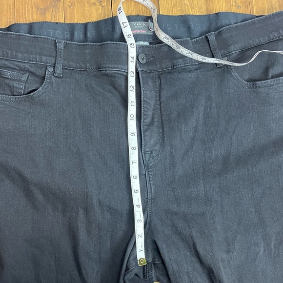 Torrid black bombshell skinny jeans size 30T premium stretch - Picture 4 of 7
